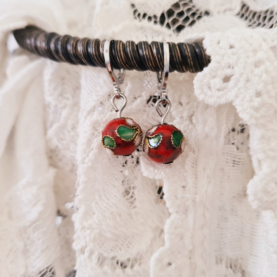 Zilverkleurige ringen met Hongaarse rode kraal