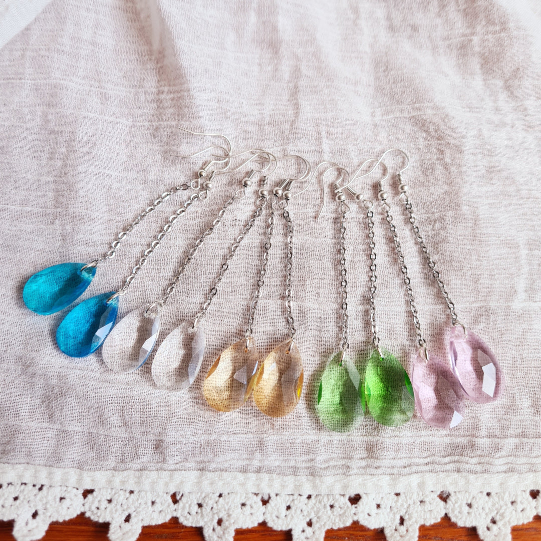 Lange glazen druppeloorbellen in zilver – limited edition, verkrijgbaar in 5 kleuren