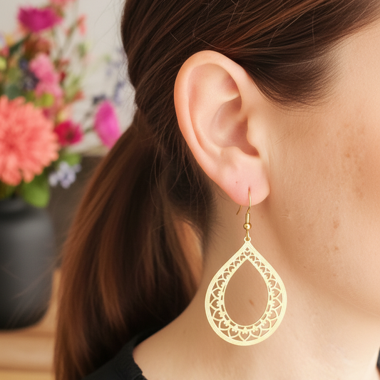 Gouden druppelvormige filigraan oorbellen - zonder moedervlekjes