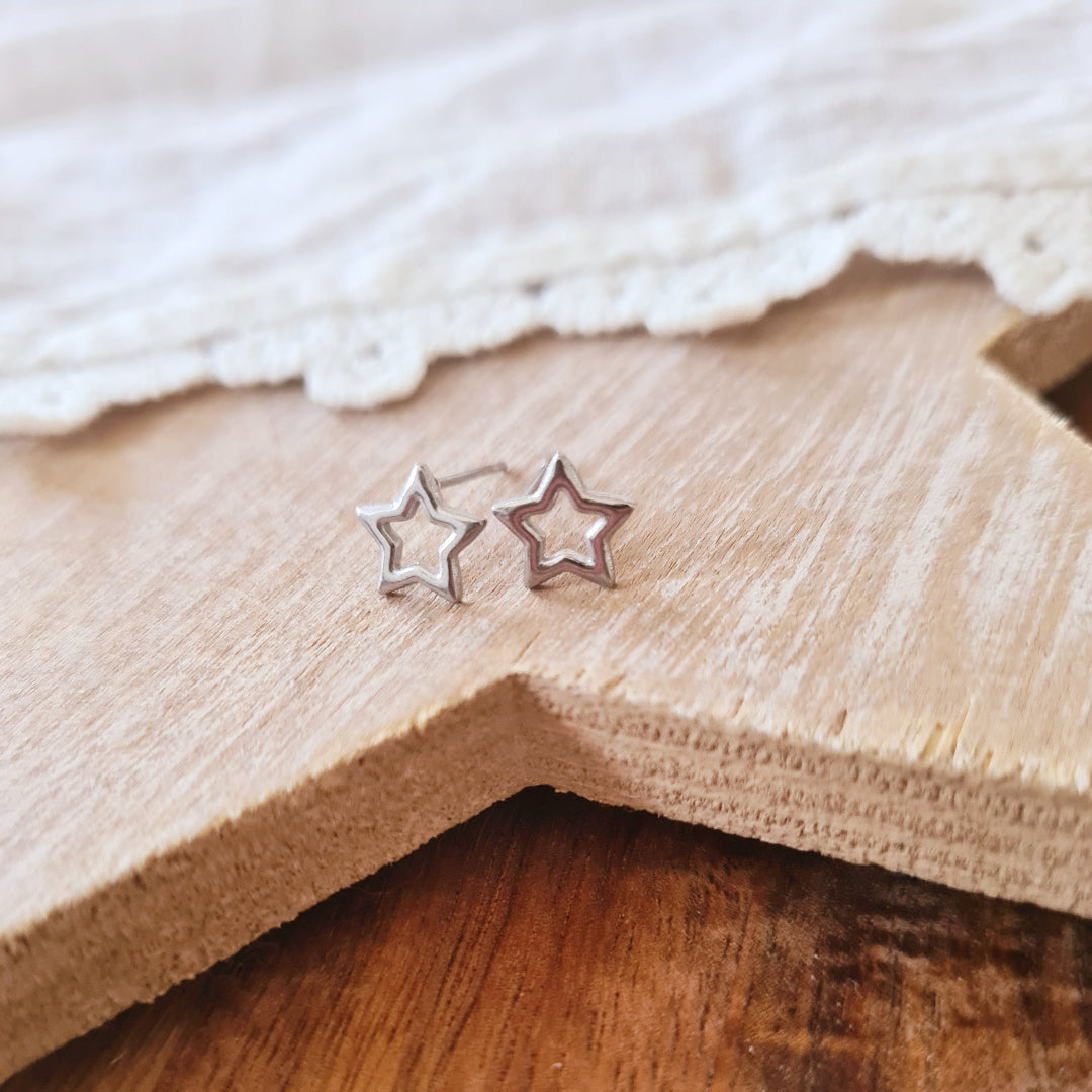 Zilveren oorstekers in stervorm van stainless steel, minimalistisch design