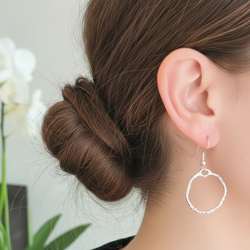 Zilverkleurige cirkel oorbellen - verbeterde nek