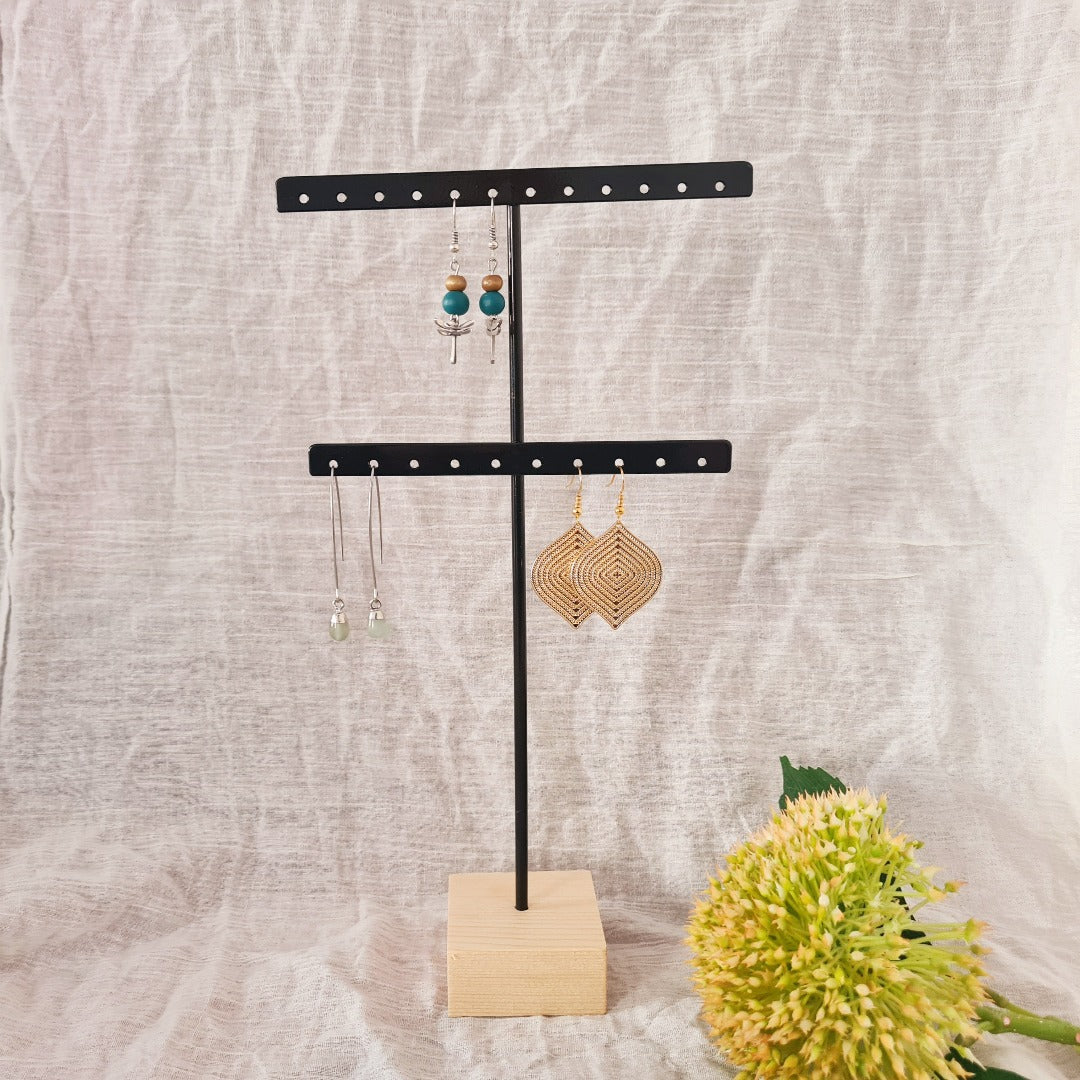 Zwart oorbellenrek met houten voet – 2 rijen, 22 gaatjes