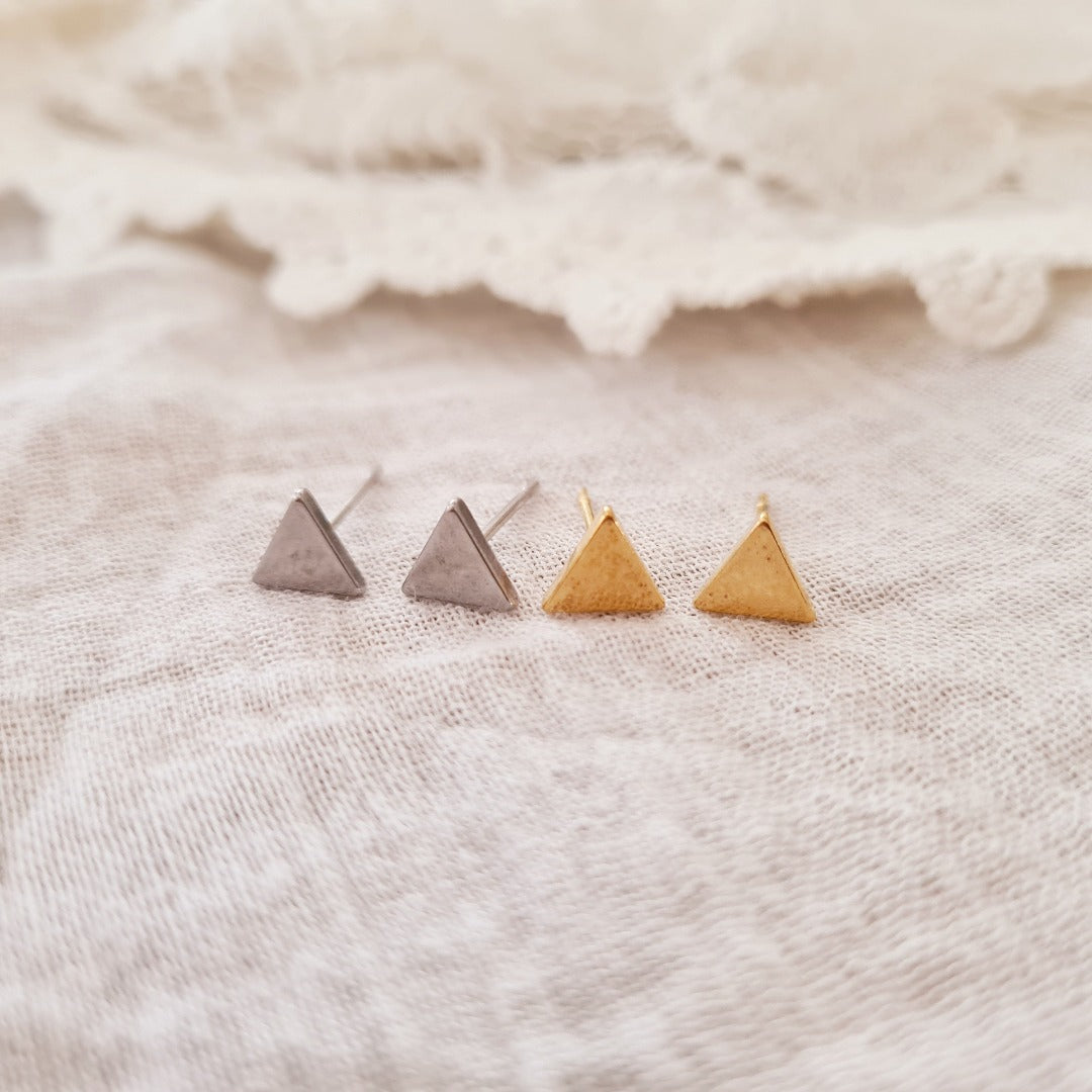minimalistische driehoekjes oorbellen zilver brass