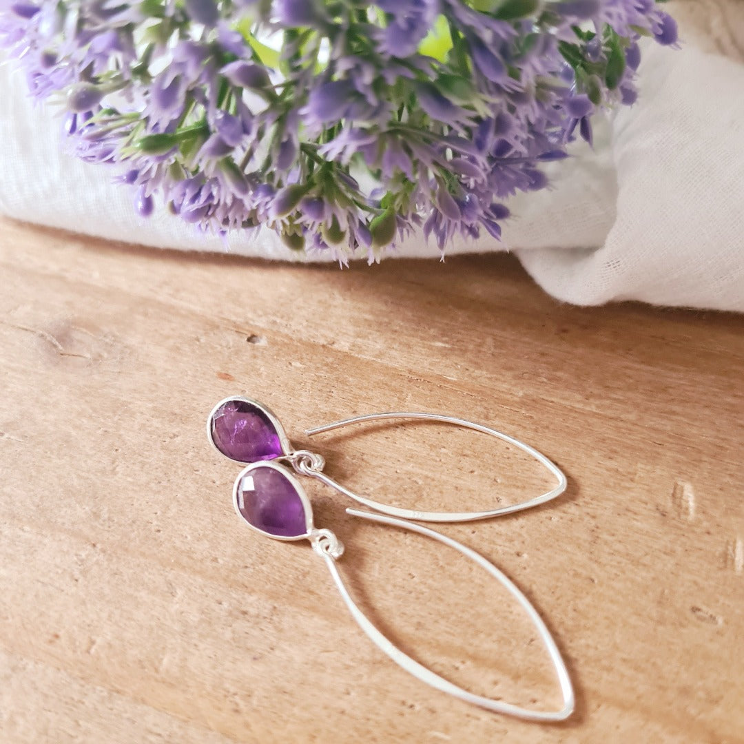 Oorbellen van 925 zilver met amethist in druppelvorm
