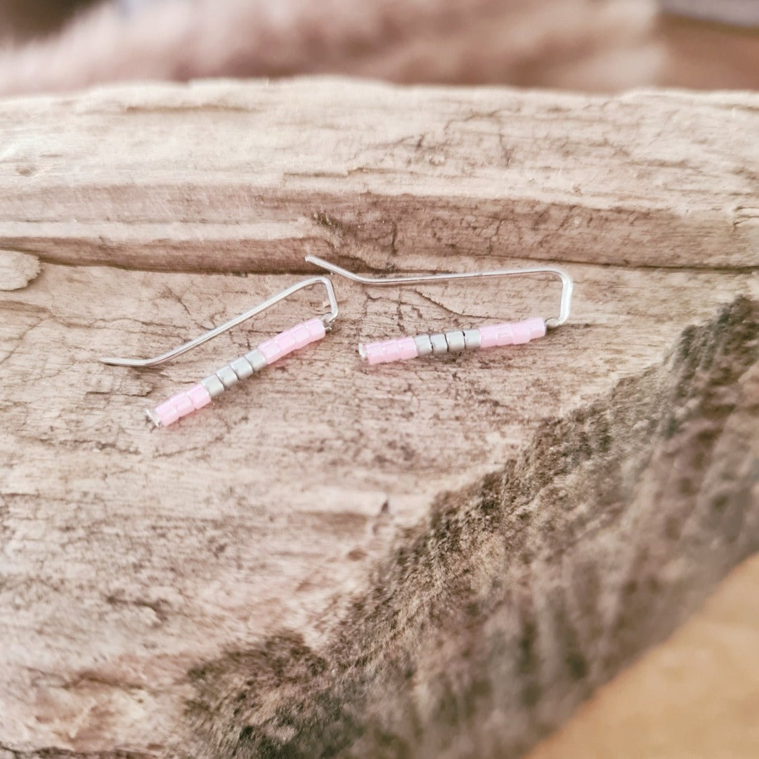 Zilverkleurige earlines met subtiele roze details