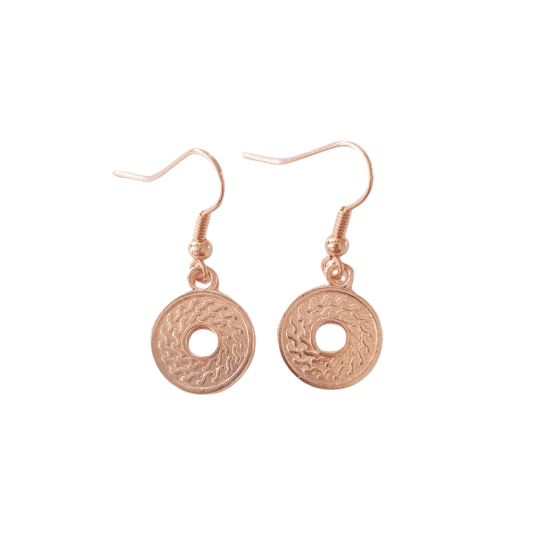 Roségouden munt oorbellen met verfijnd reliëf