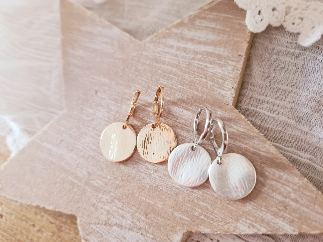 leike ringetjes in zilver en goud met munt hanger