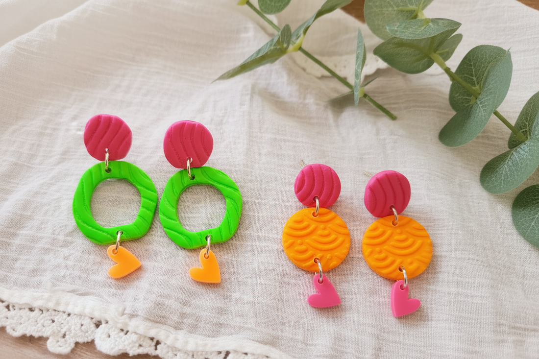 Handgemaakte polymeerklei oorbellen neon roze groen oranje hartje, Little Suzies