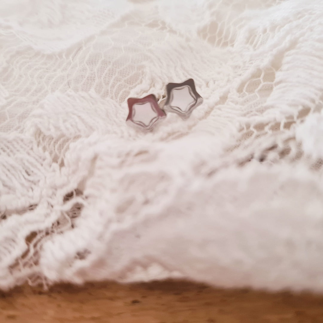 Zilveren stekertjes stervorm stainless steel met witte parelmoer kern