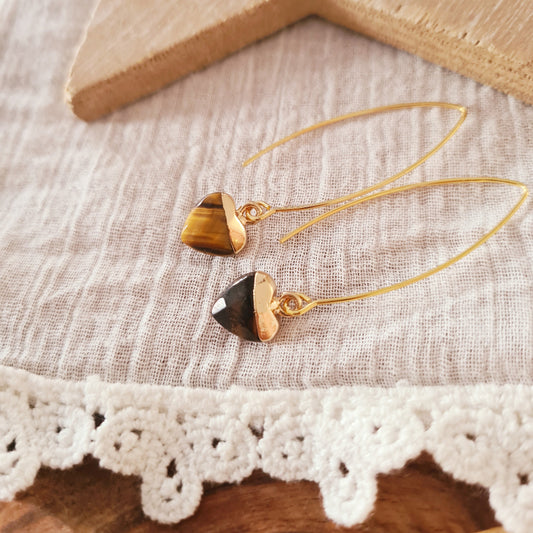 Hartvormige lange oorbellen goud met tijgeroog steentje