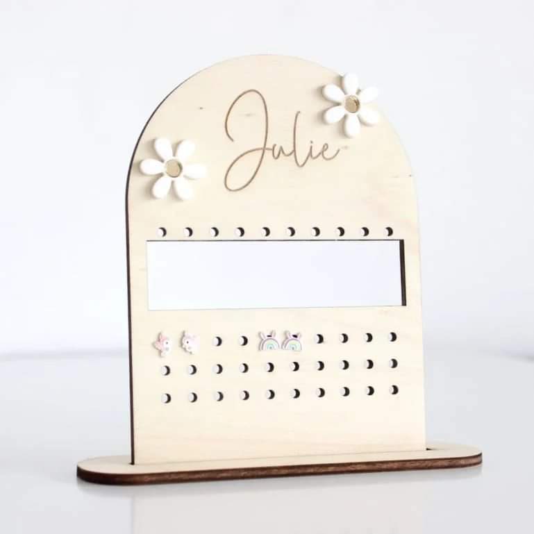 Houten oorbellenrekje met naam, 4 rijen, 40 gaatjes