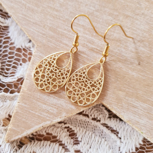 Gouden filigraan druppel oorbellen met opengewerkt patroon, elegante lange oorbellen met druppelvorm