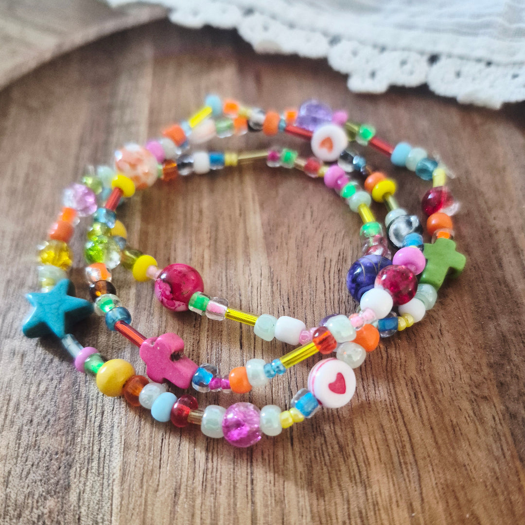 Kleurrijke Ibiza sieradenset met kralenarmband en stekertjes oorbellen voor een zomerse look