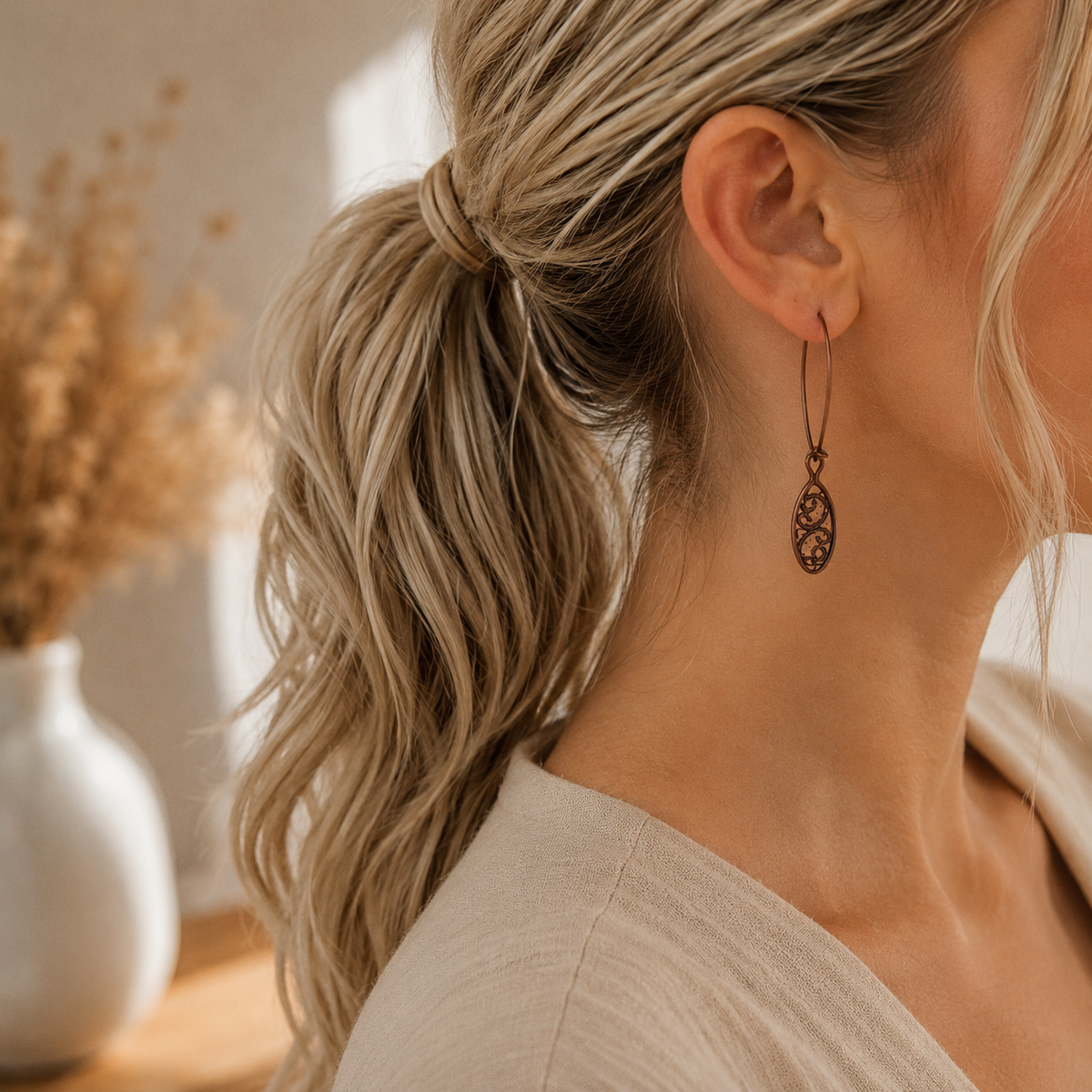 Lange bruine oorbellen met boho ovale hangertje