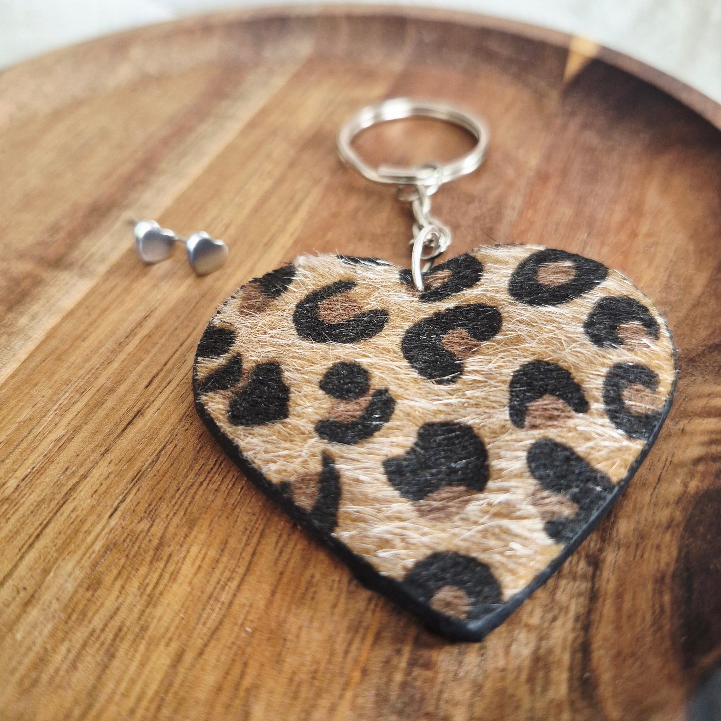 Leopard hart sleutelhanger/tassenhanger in voordeelpakket met zelfgekozen stekertjes