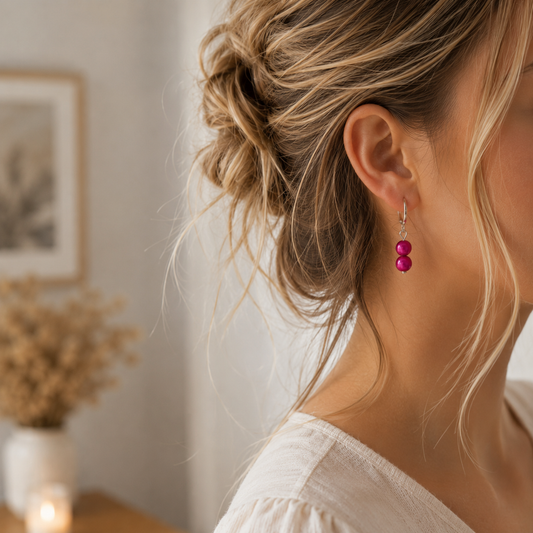 Zilveren oorbellen met fuchsia roze kralen, ringetjes met kliksluiting nikkelvrij