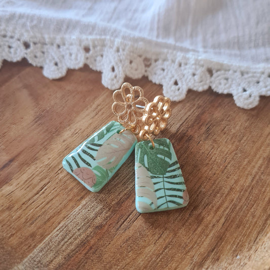 Handgemaakte polymeerklei oorbellen tropisch bladpatroon gouden bloemsteker