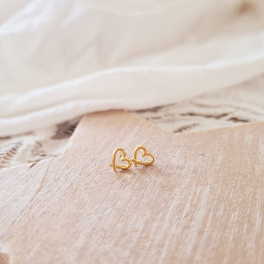 Gouden hartjes oorstekers van stainless steel — Little Suzies