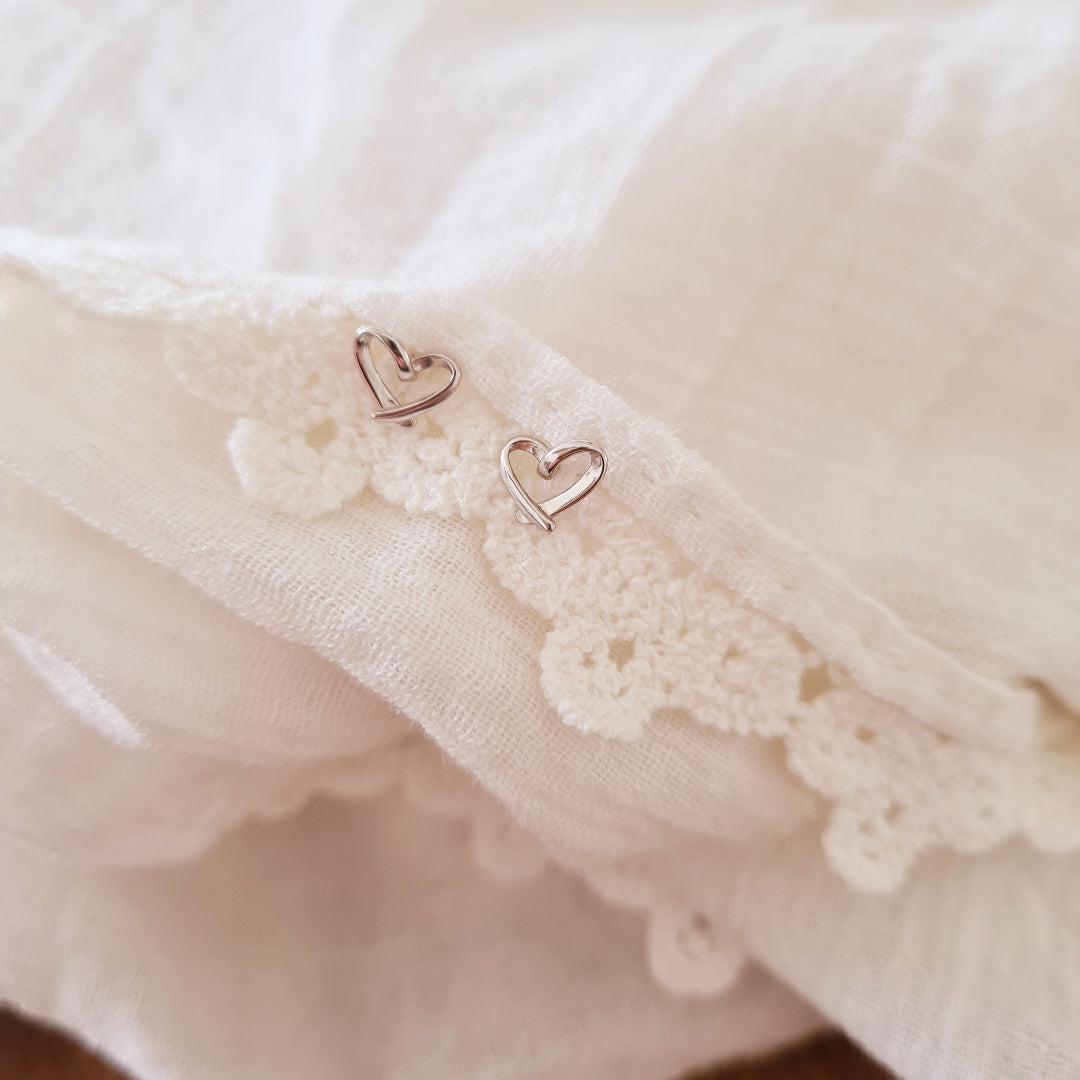 Zilveren hartjes oorstekers gerhodineerd sterling zilver Little Suzies