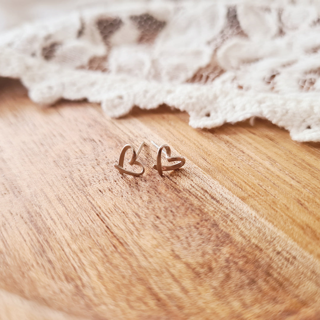 Tijdloze zilveren hartjes oorstekers nikkelvrij sterling zilver