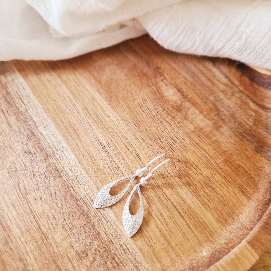 mooie korte hangertjes zilver feestelijk design