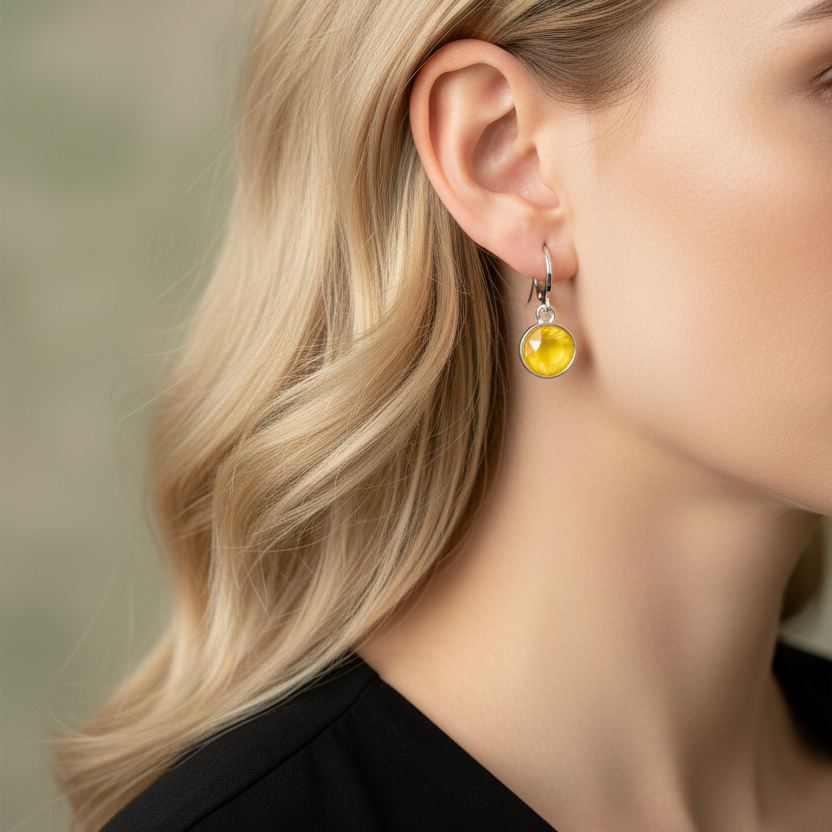 Gele oorbel gedragen