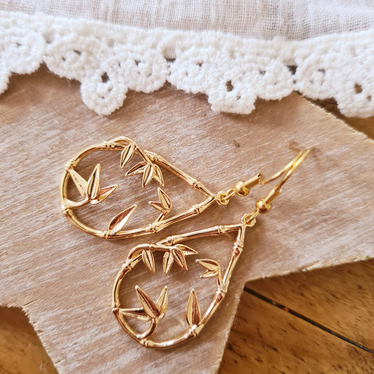 Gouden druppel oorbellen met bamboe details van Little Suzies