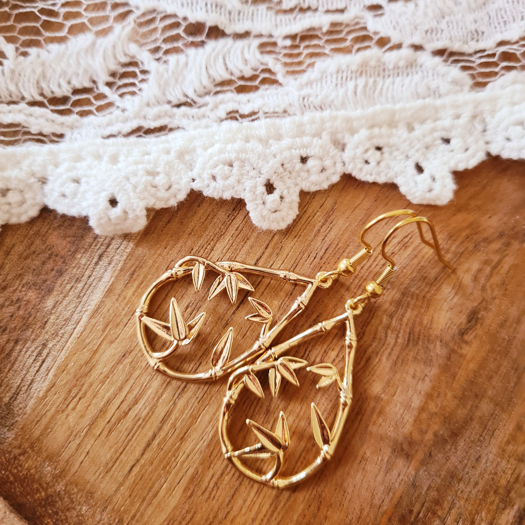 Tijdloze gouden oorbellen met ronde druppelvorm en glanzende afwerking