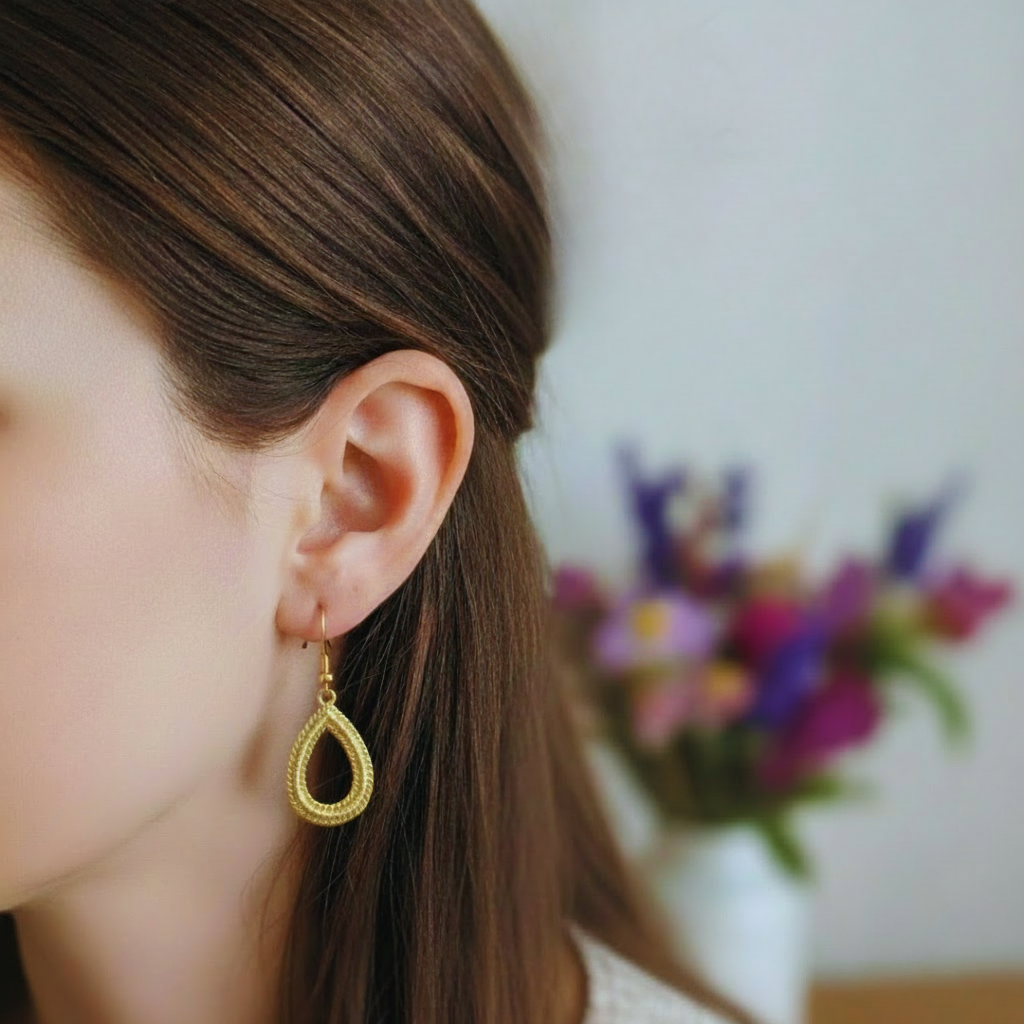 Gouden druppel oorbellen GEEN knotje