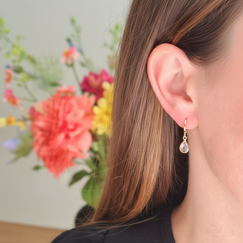 Gouden oorbellen kleiner steentje