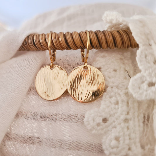 Gouden munt oorbellen met verfijnde uitstraling, nikkelvrij metaal kliksluiting