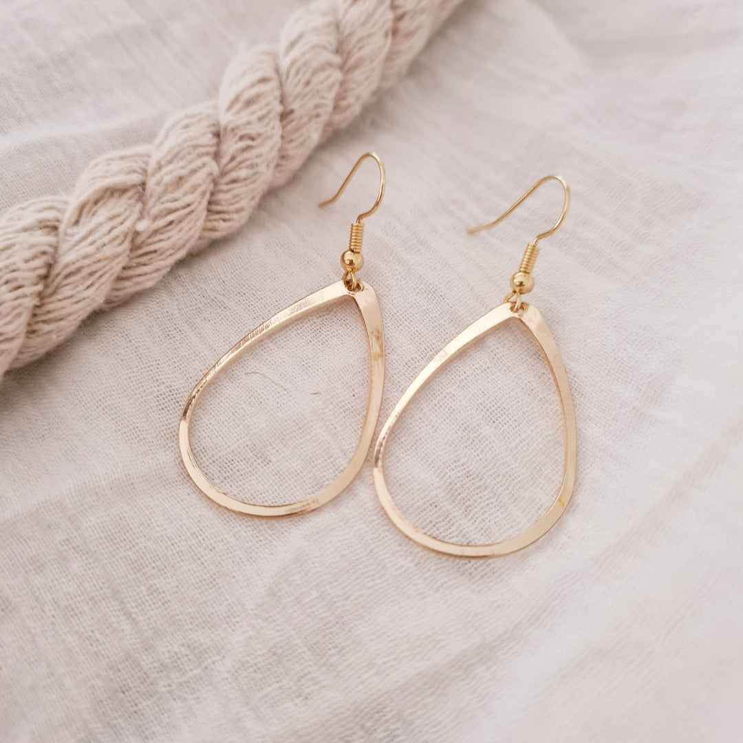 Goudkleurige druppel oorbellen met open ovaal design, nikkelvrij roestvrij staal, elegante hangers voor dames