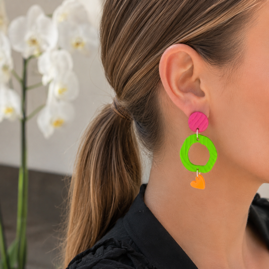 polymeerklei oorbellen neon oranje hartje roze groen