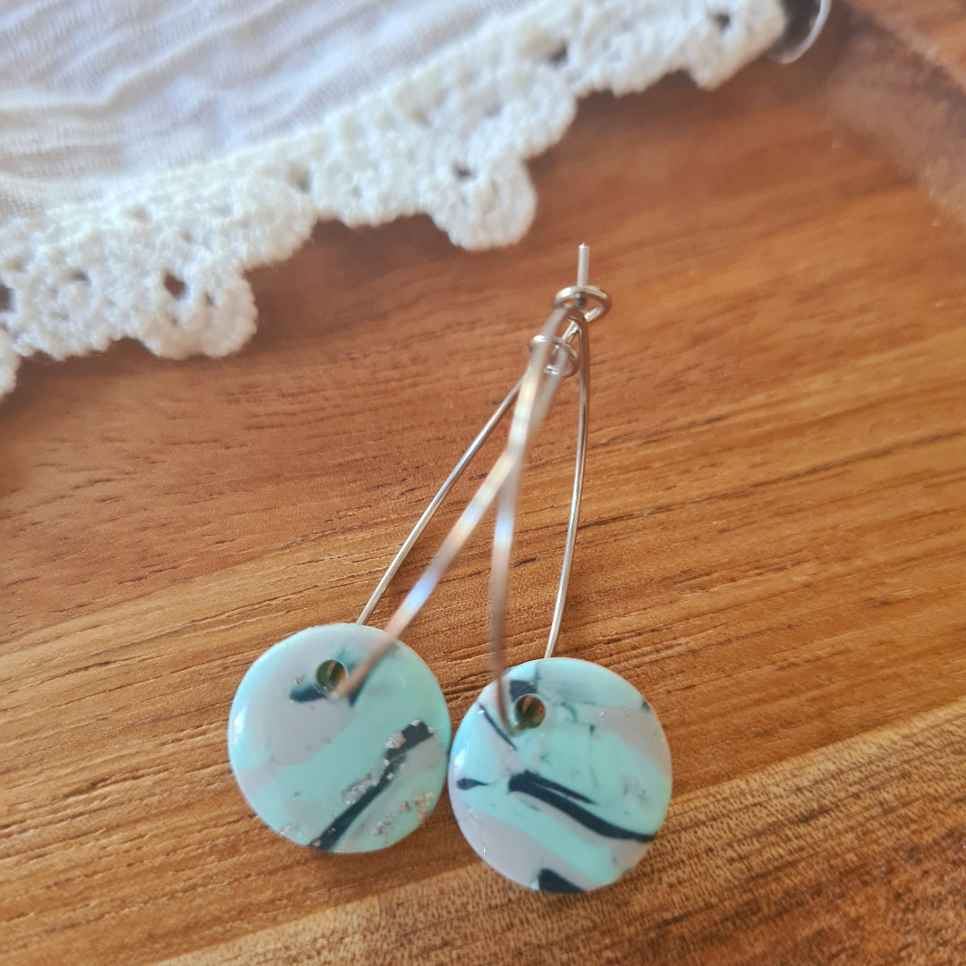 Stainless steel oorbellen met mintgroene polymeerklei