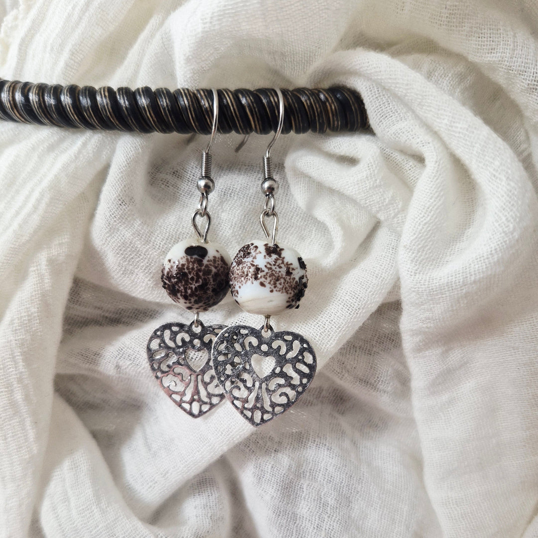 One of a kind oorbellen zilver met Indiase kralen en filigraan hartje