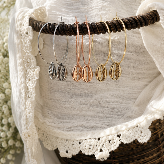 Stainless steel creolen met schelp hanger in zilver, goud en rosé goud, 3,8 cm
