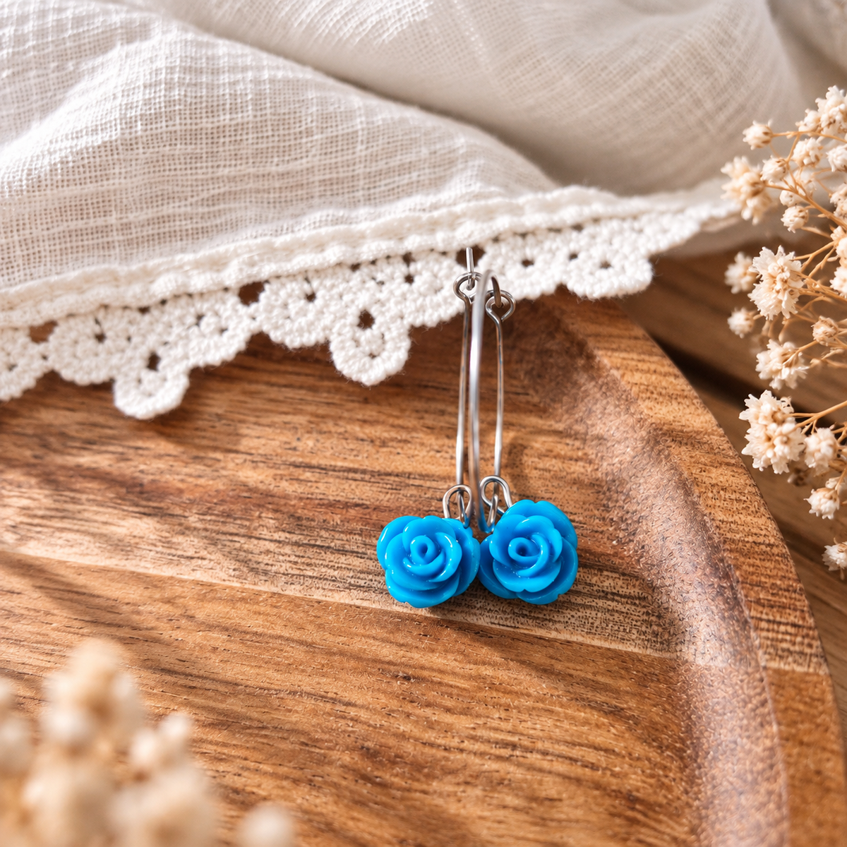 stainless steel ringetje met resin roosbedel in blauw