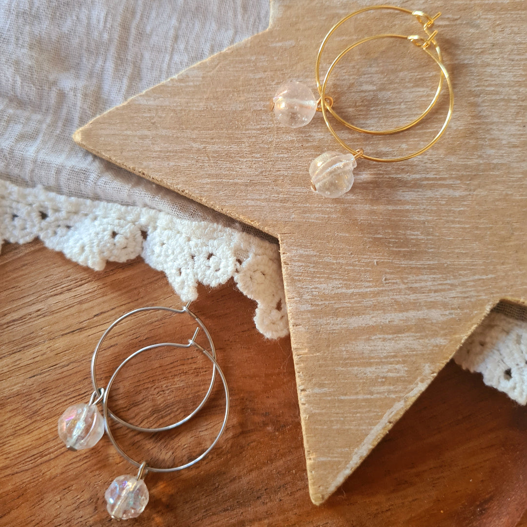 Stainless steel ringoorbellen in goud en zilver met transparante glaskraal