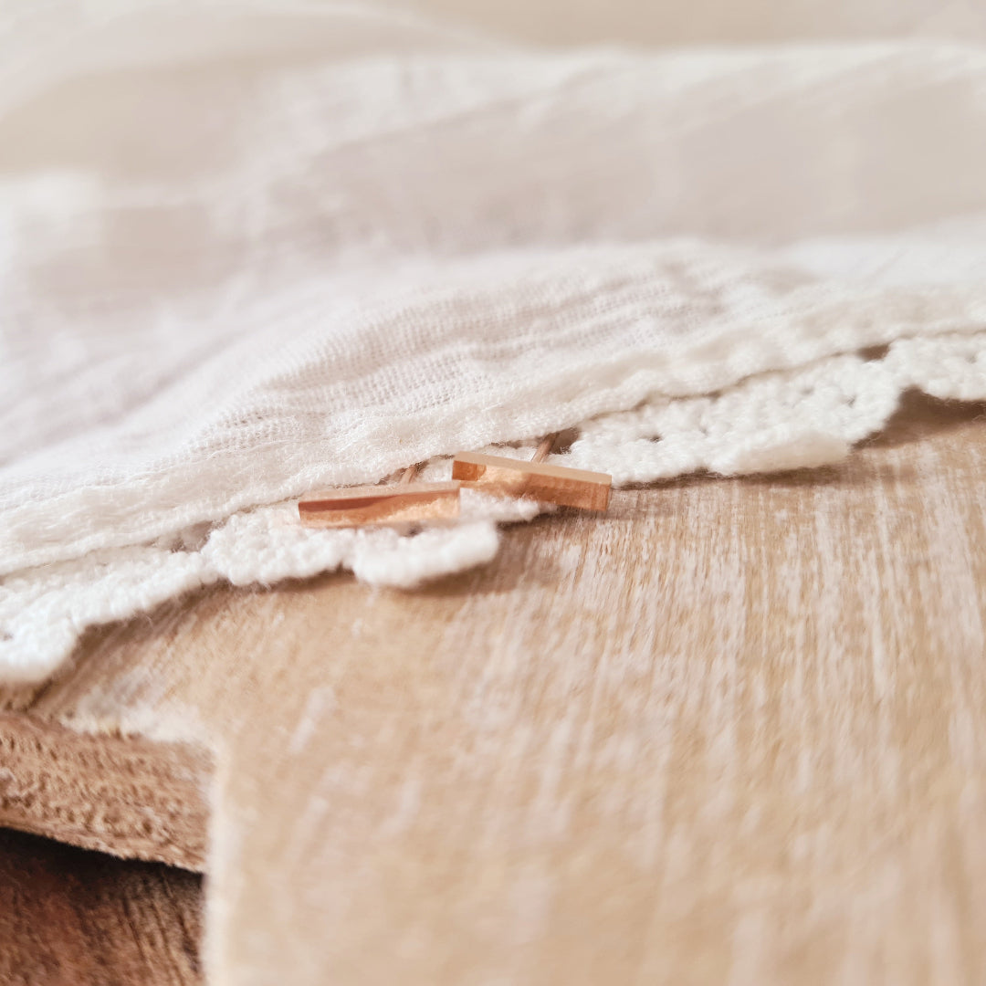 Kleine roségouden staafjes stekertjes van stainless steel