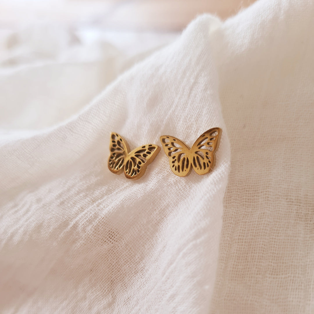Vlinder oorstekers goud stainless steel nikkelvrij, sierlijk en subtiel
