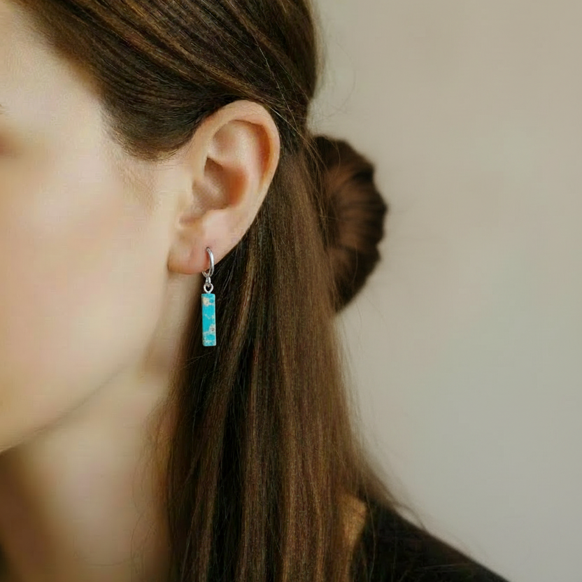 Turquoise resin oorbellen - goed model met variatie