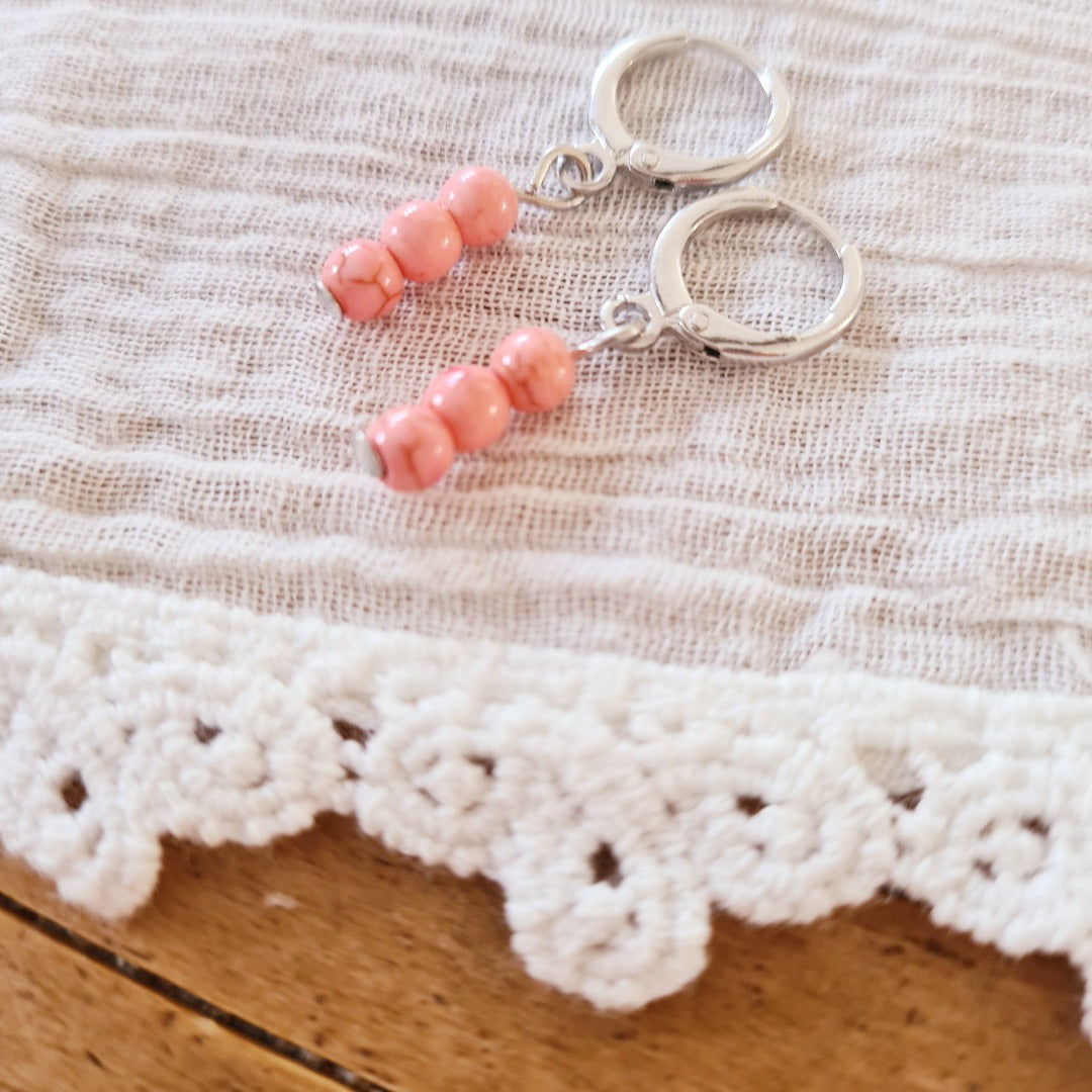 Zilveren ringetjes met roze kraaltjes