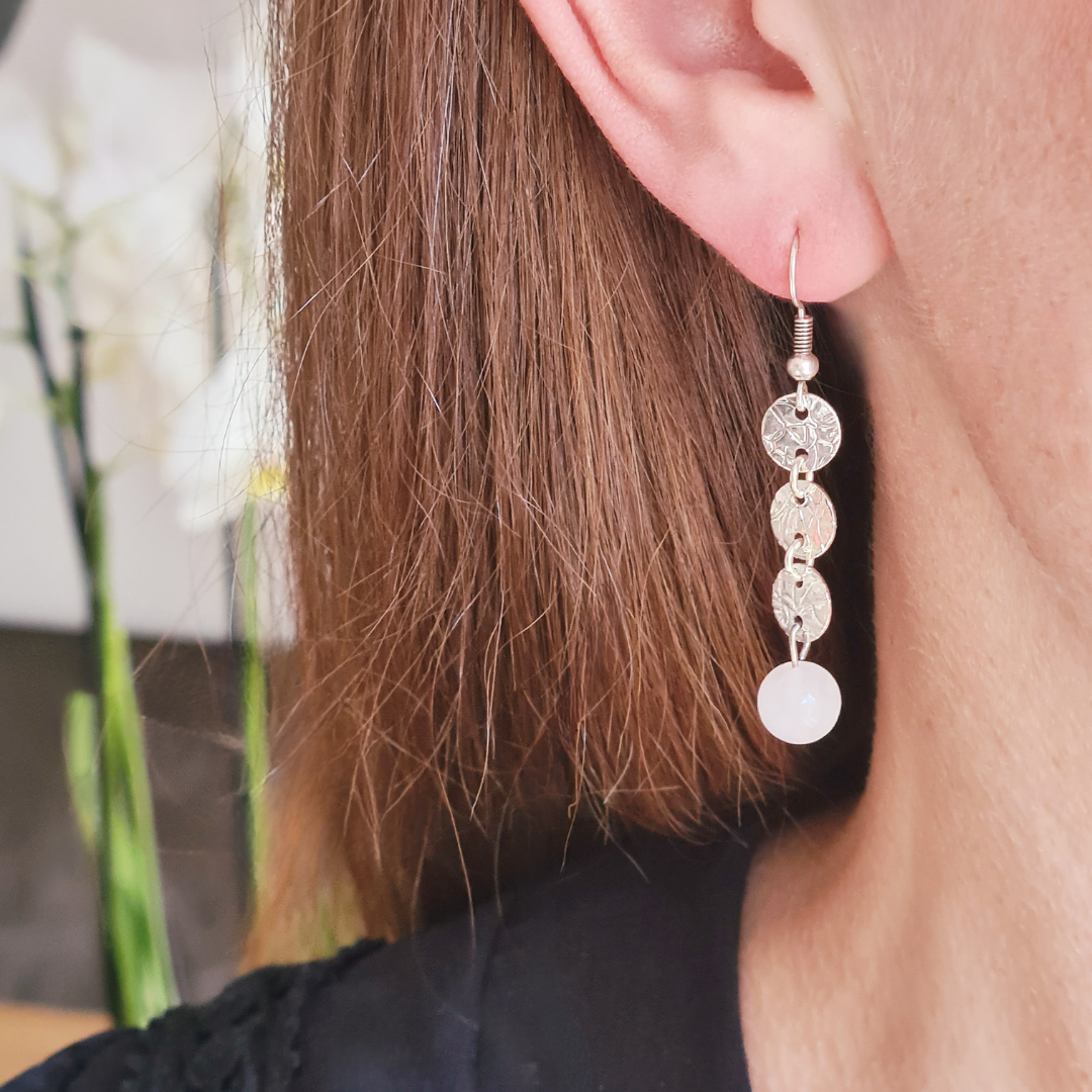 zilveren oorbellen met rozenkwarts en bedels 5,3cm