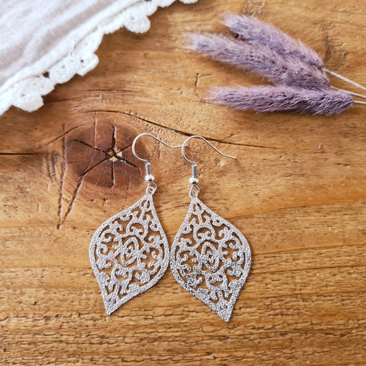Zilveren druppel oorbellen met bohemian look nikkelvrij